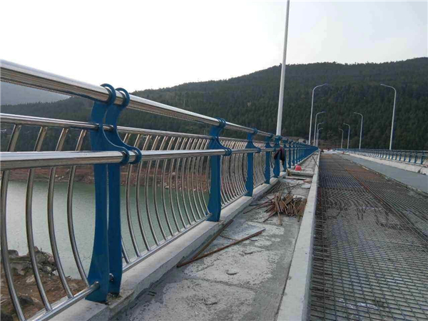 通化不锈钢桥梁护栏的特点及其在桥梁安全中的重要作用