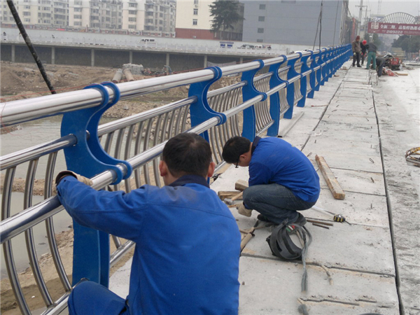 通化不锈钢河道护栏的特性及其在城市景观中的应用